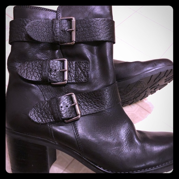 Clarks Shoes - Women’s Size 10 Clarks Strappy Midcalf boots